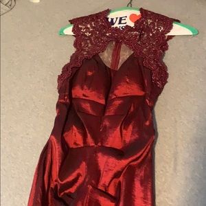 Burgundy fishtail dress with knee cut